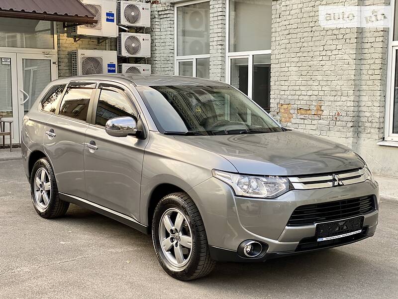 Внедорожник / Кроссовер Mitsubishi Outlander 2014 в Киеве