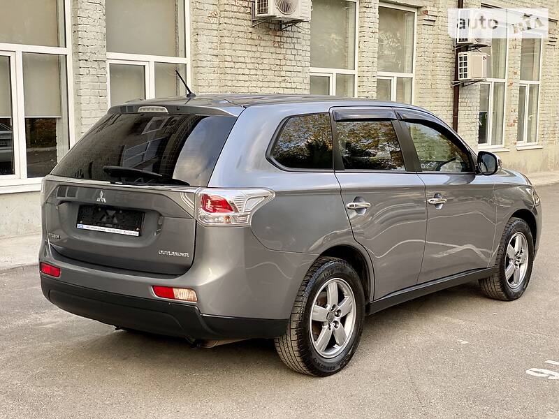 Внедорожник / Кроссовер Mitsubishi Outlander 2014 в Киеве