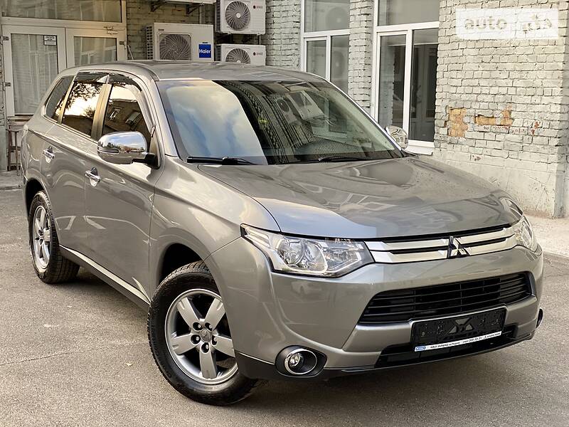 Внедорожник / Кроссовер Mitsubishi Outlander 2014 в Киеве