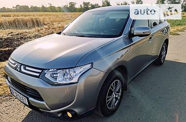 Внедорожник / Кроссовер Mitsubishi Outlander 2014 в Запорожье