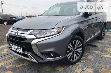 Внедорожник / Кроссовер Mitsubishi Outlander 2019 в Львове