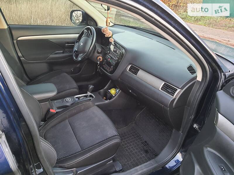 Внедорожник / Кроссовер Mitsubishi Outlander 2016 в Днепре