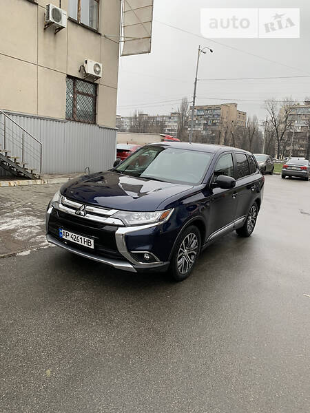 Внедорожник / Кроссовер Mitsubishi Outlander 2015 в Киеве