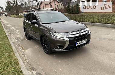 Внедорожник / Кроссовер Mitsubishi Outlander 2017 в Киеве