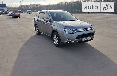 Внедорожник / Кроссовер Mitsubishi Outlander 2014 в Запорожье