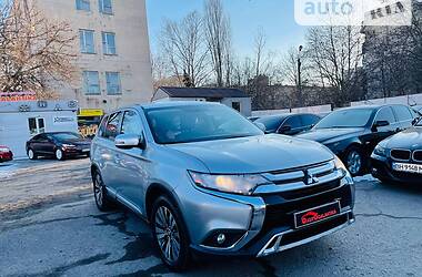 Внедорожник / Кроссовер Mitsubishi Outlander 2019 в Одессе