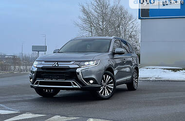 Внедорожник / Кроссовер Mitsubishi Outlander 2018 в Киеве