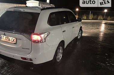 Внедорожник / Кроссовер Mitsubishi Outlander 2013 в Голой Пристани