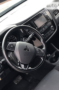 Позашляховик / Кросовер Mitsubishi Outlander 2015 в Білій Церкві