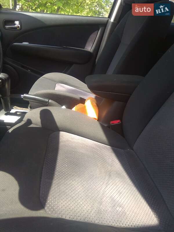 Позашляховик / Кросовер Mitsubishi Outlander 2005 в Києві