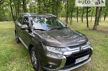 Внедорожник / Кроссовер Mitsubishi Outlander 2016 в Запорожье