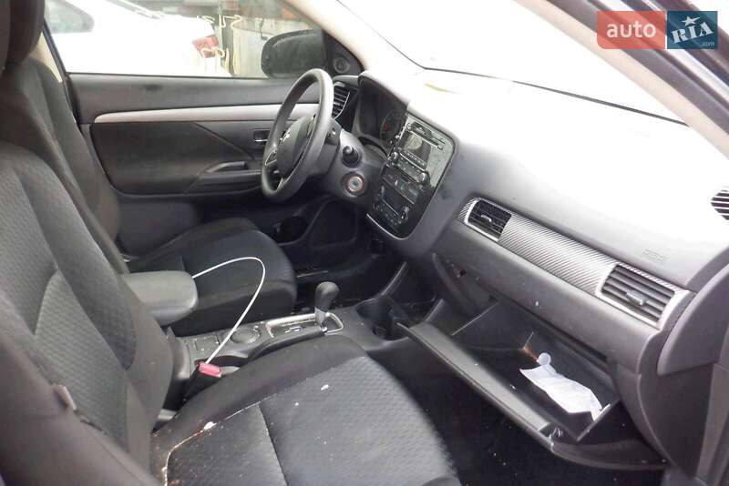 Позашляховик / Кросовер Mitsubishi Outlander 2013 в Кривому Розі