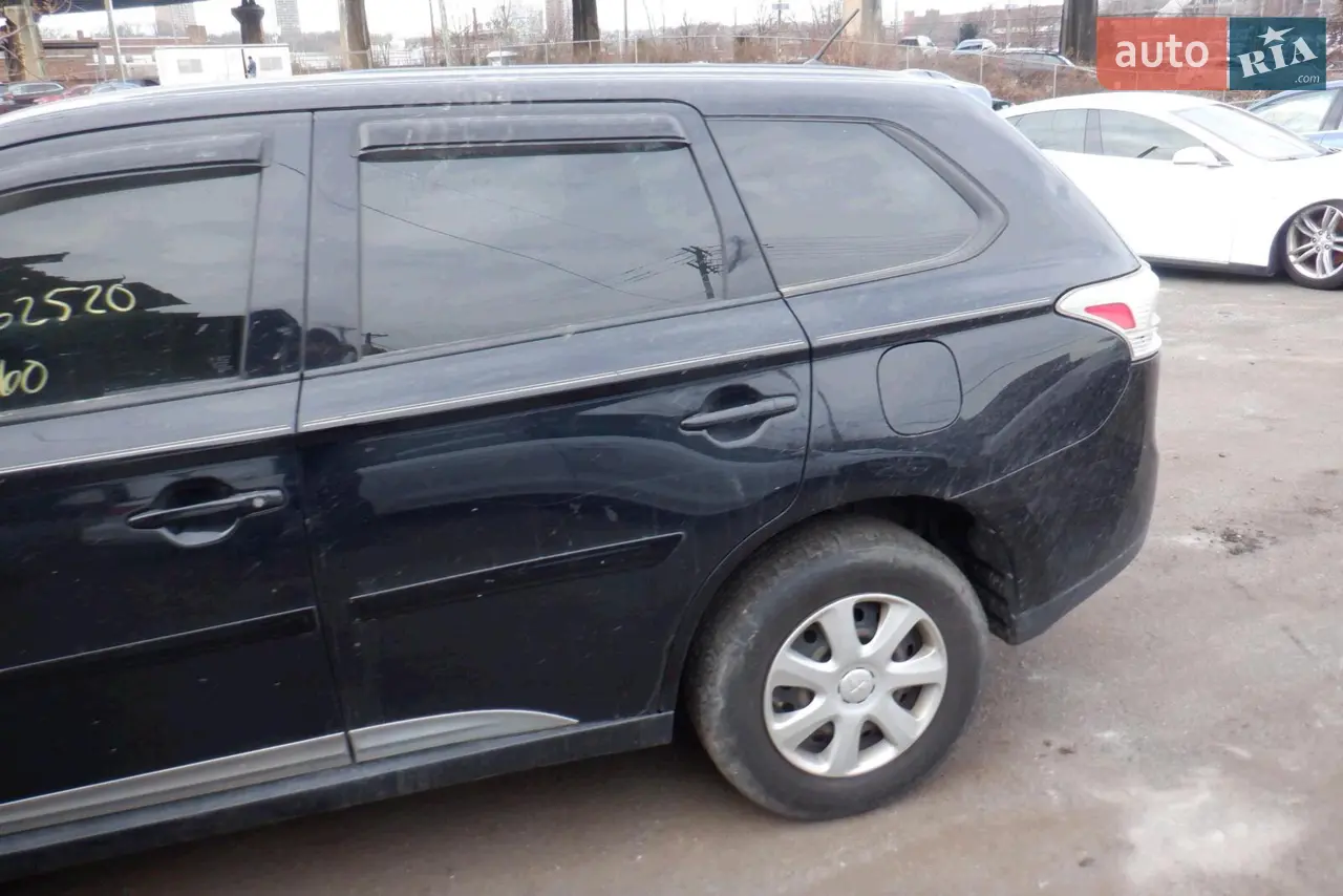 2013 Mitsubishi Outlander - мініатюра 15