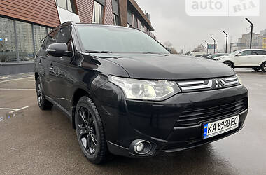 Внедорожник / Кроссовер Mitsubishi Outlander 2013 в Киеве