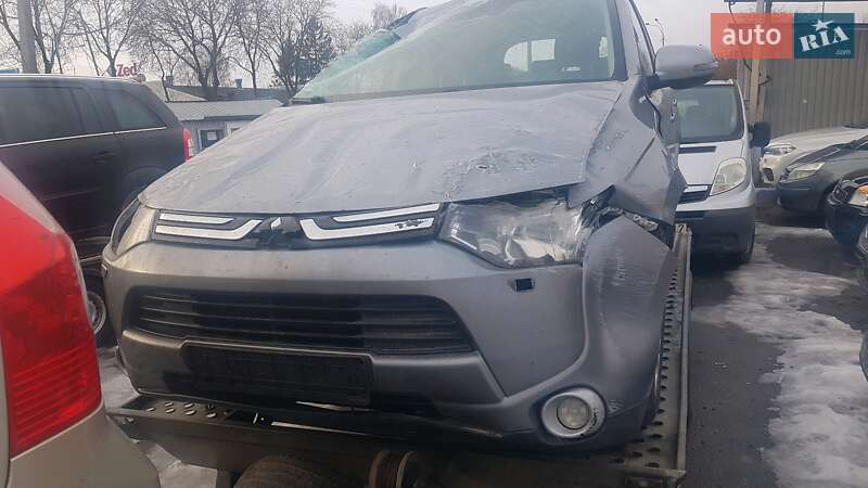 Mitsubishi Outlander 2012