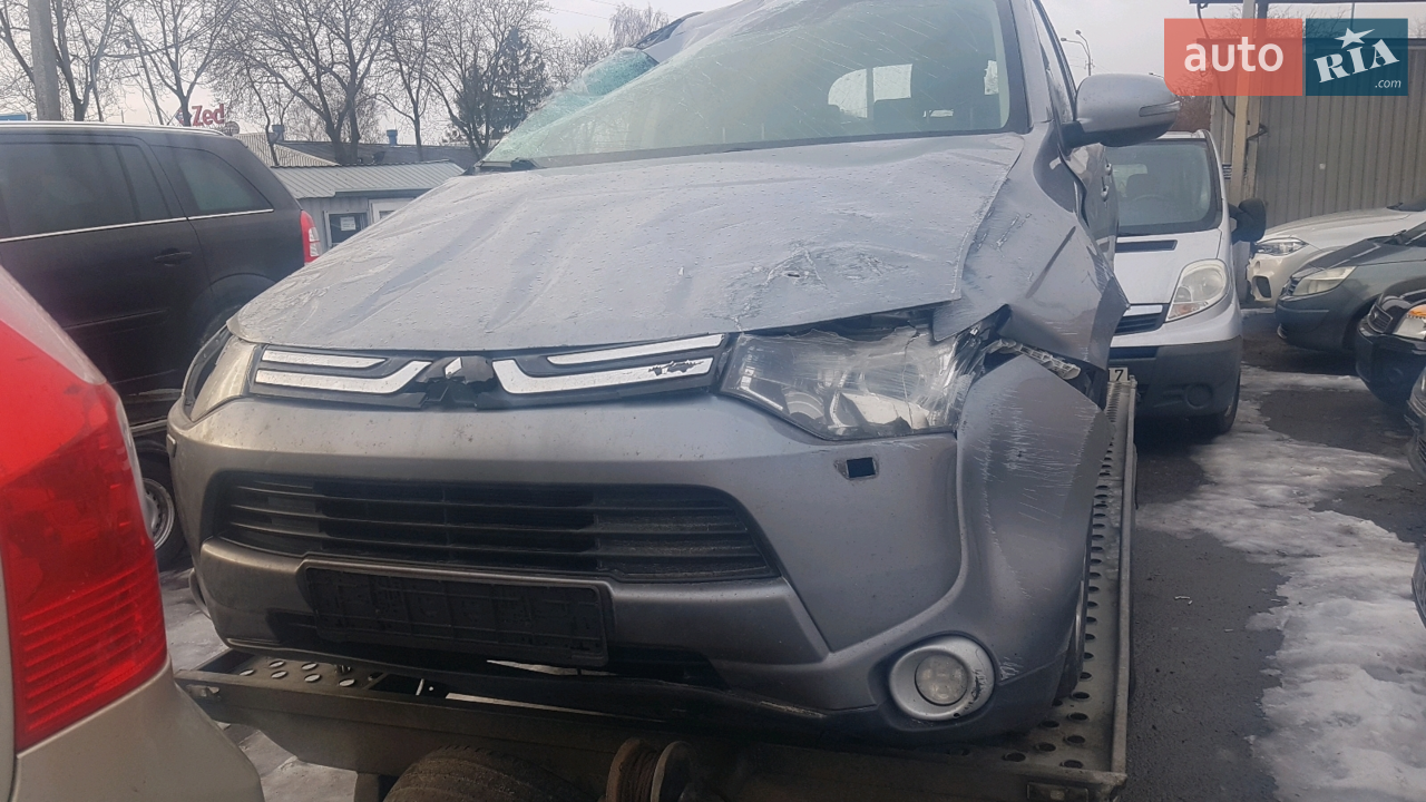 2012 Mitsubishi Outlander - фото 1