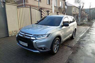 Внедорожник / Кроссовер Mitsubishi Outlander 2016 в Херсоне