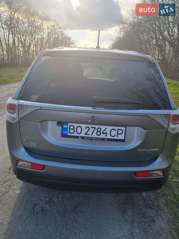 Універсал Mitsubishi Outlander 2013 в Тернополі