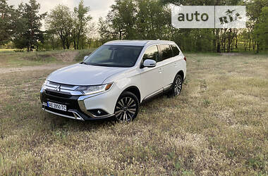 Внедорожник / Кроссовер Mitsubishi Outlander 2020 в Днепре