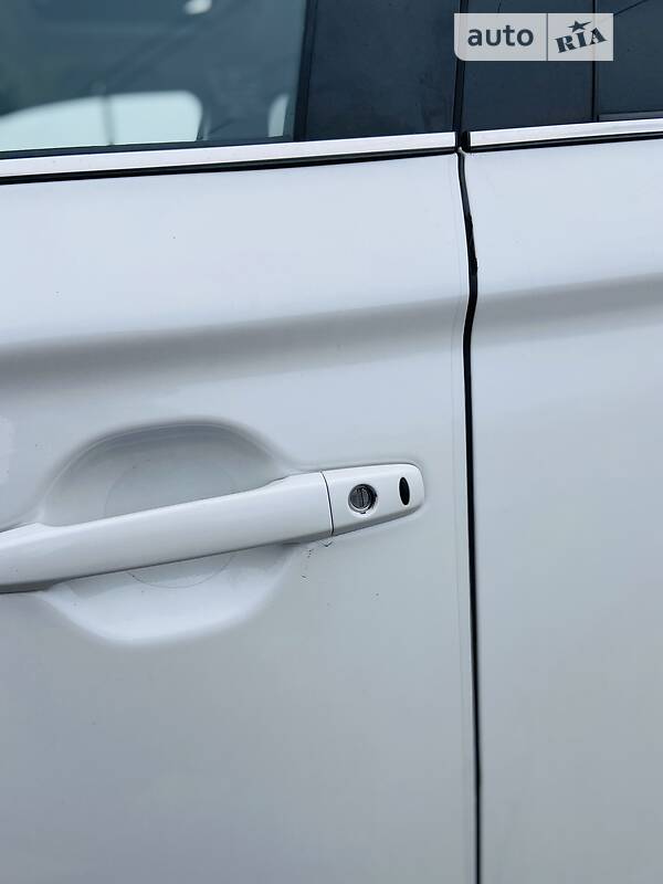 Позашляховик / Кросовер Mitsubishi Outlander 2017 в Києві фото 14 Позашляховик / Кросовер Mitsubishi Outlander 2017 в Києві