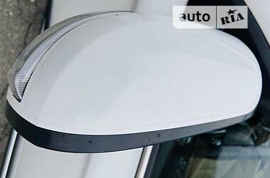 Внедорожник / Кроссовер Mitsubishi Outlander 2017 в 