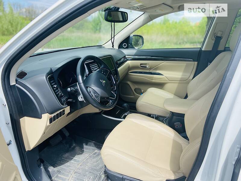 Позашляховик / Кросовер Mitsubishi Outlander 2017 в Києві фото 27 Позашляховик / Кросовер Mitsubishi Outlander 2017 в Києві