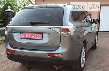 Внедорожник / Кроссовер Mitsubishi Outlander 2012 в Черновцах