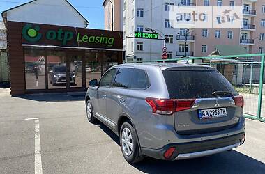 Позашляховик / Кросовер Mitsubishi Outlander 2018 в Києві