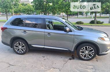 Внедорожник / Кроссовер Mitsubishi Outlander 2016 в Сумах