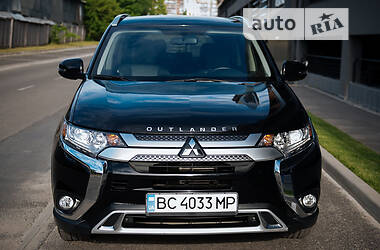 Позашляховик / Кросовер Mitsubishi Outlander 2019 в Львові Позашляховик / Кросовер Mitsubishi Outlander 2019 в Львові