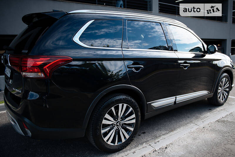 Внедорожник / Кроссовер Mitsubishi Outlander 2019 в Львове фото 5 Внедорожник / Кроссовер Mitsubishi Outlander 2019 в Львове