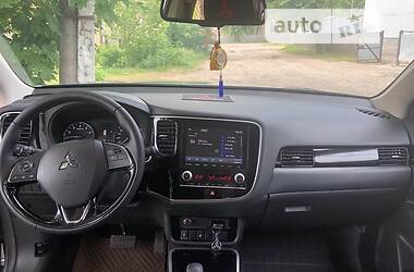 Позашляховик / Кросовер Mitsubishi Outlander 2021 в Чернівцях