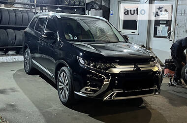 Mitsubishi Outlander 2021