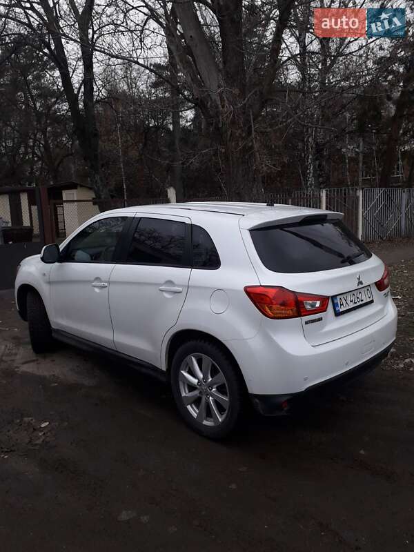 Позашляховик / Кросовер Mitsubishi Outlander 2015 в Харкові