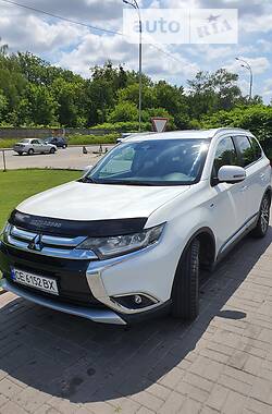 Позашляховик / Кросовер Mitsubishi Outlander 2017 в Києві