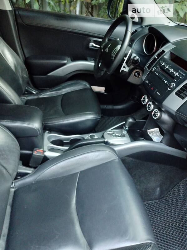 Внедорожник / Кроссовер Mitsubishi Outlander 2010 в Харькове