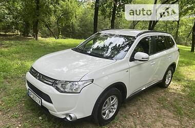 Позашляховик / Кросовер Mitsubishi Outlander 2015 в Запоріжжі