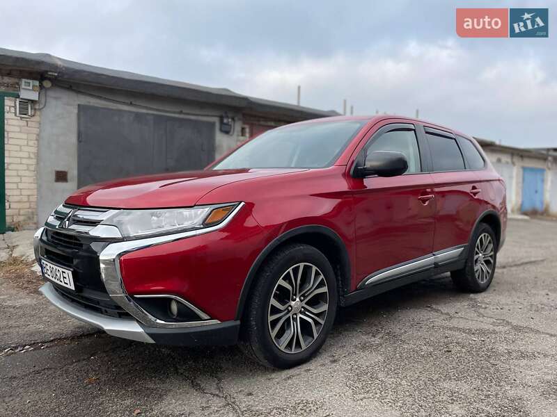 Позашляховик / Кросовер Mitsubishi Outlander 2016 в Любарі
