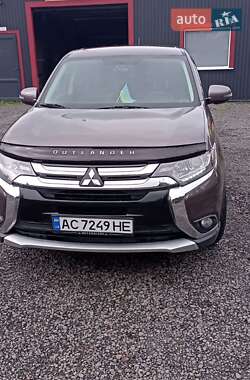 Позашляховик / Кросовер Mitsubishi Outlander 2016 в Луцьку