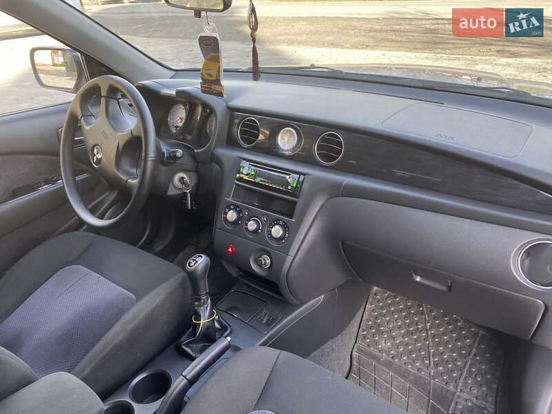 Внедорожник / Кроссовер Mitsubishi Outlander 2004 в Бучаче