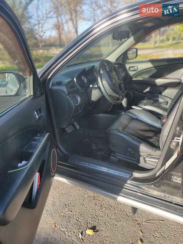 Універсал Mitsubishi Outlander 2007 в Запоріжжі