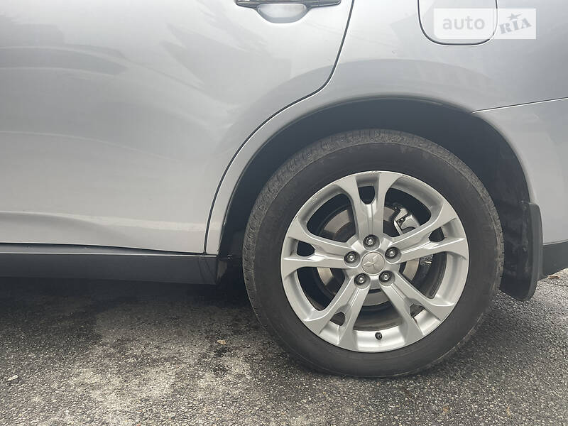 Внедорожник / Кроссовер Mitsubishi Outlander 2012 в Днепре