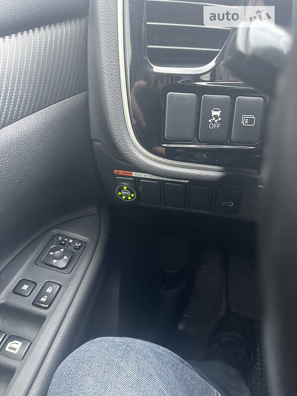 Внедорожник / Кроссовер Mitsubishi Outlander 2012 в Днепре