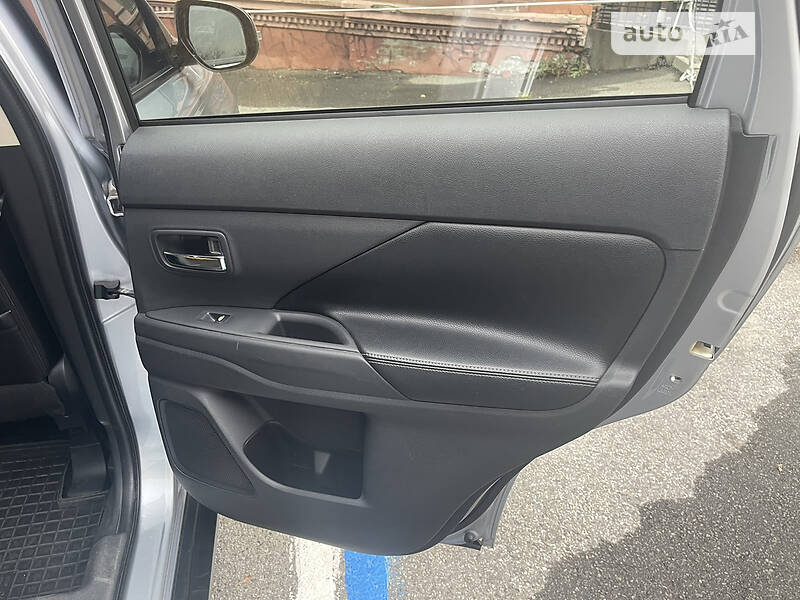 Внедорожник / Кроссовер Mitsubishi Outlander 2012 в Днепре