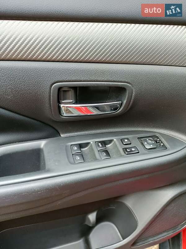 Внедорожник / Кроссовер Mitsubishi Outlander 2015 в Запорожье