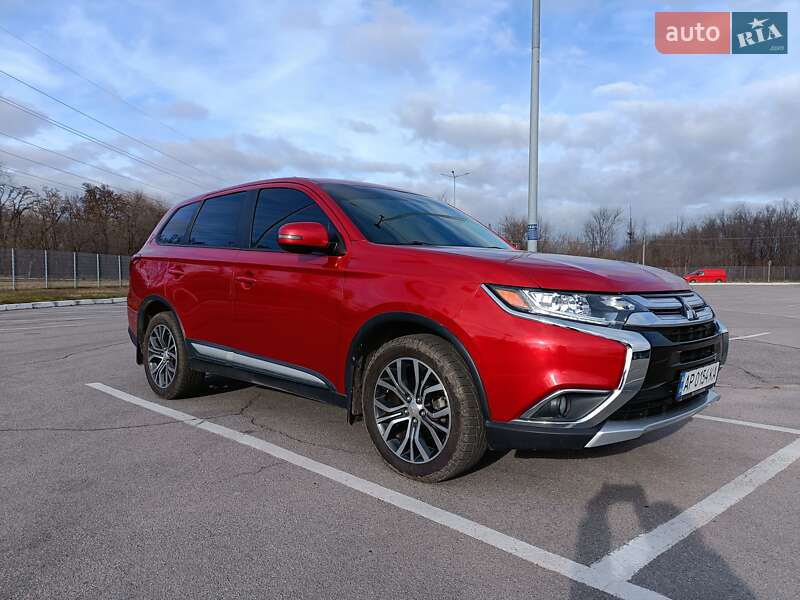 Внедорожник / Кроссовер Mitsubishi Outlander 2015 в Запорожье