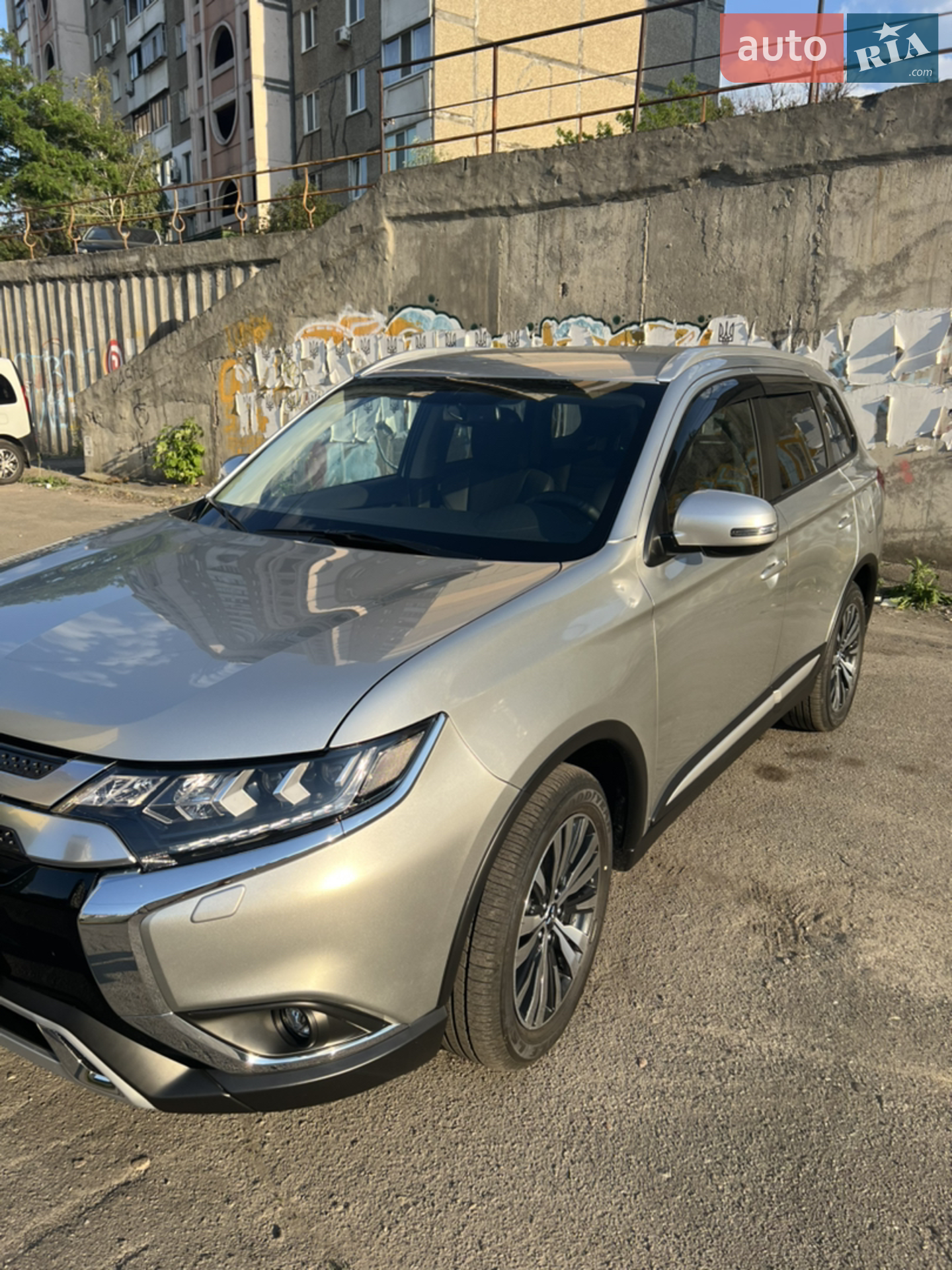 2021 Mitsubishi Outlander - фото 1