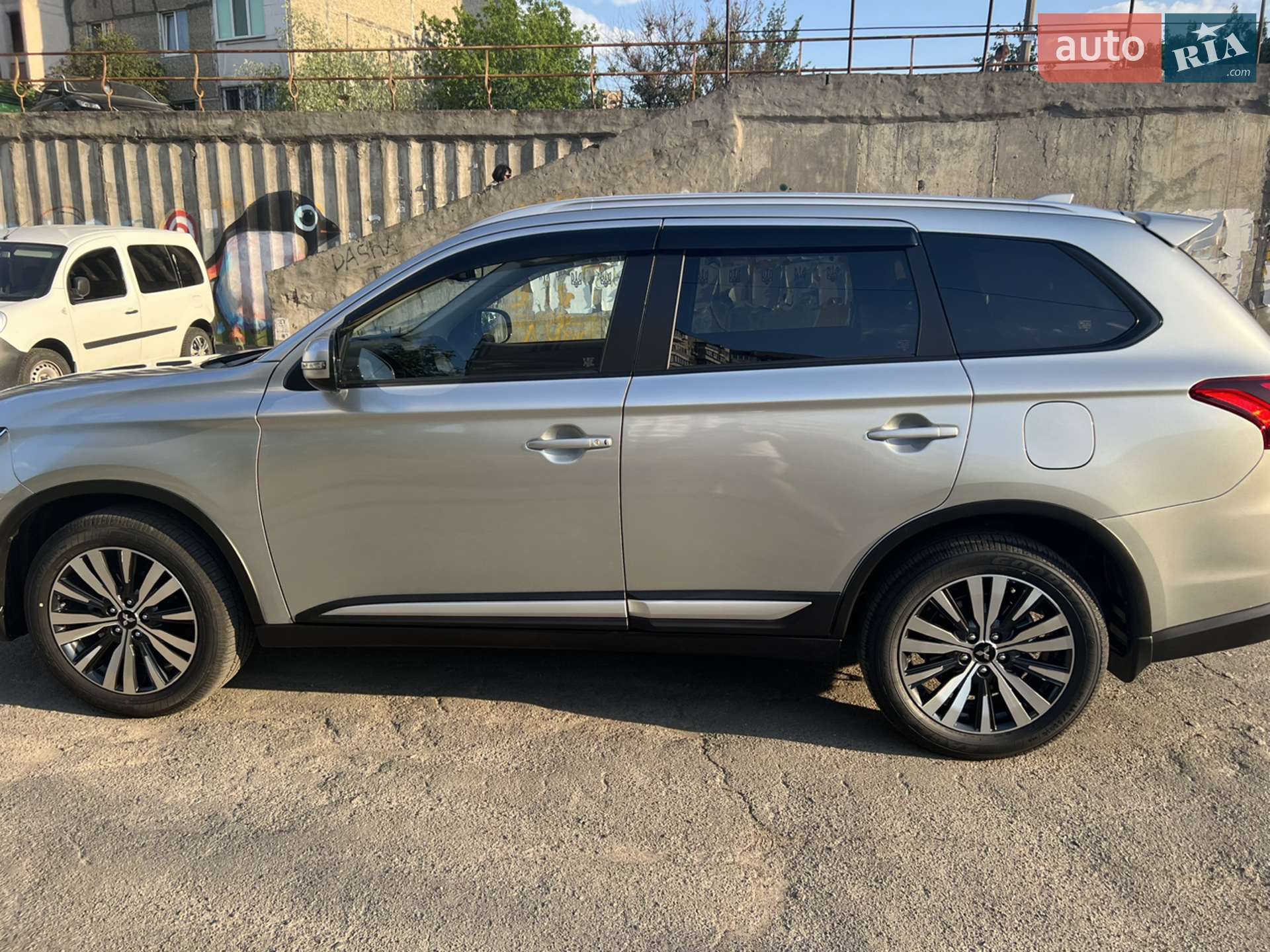 2021 Mitsubishi Outlander - мініатюра 3