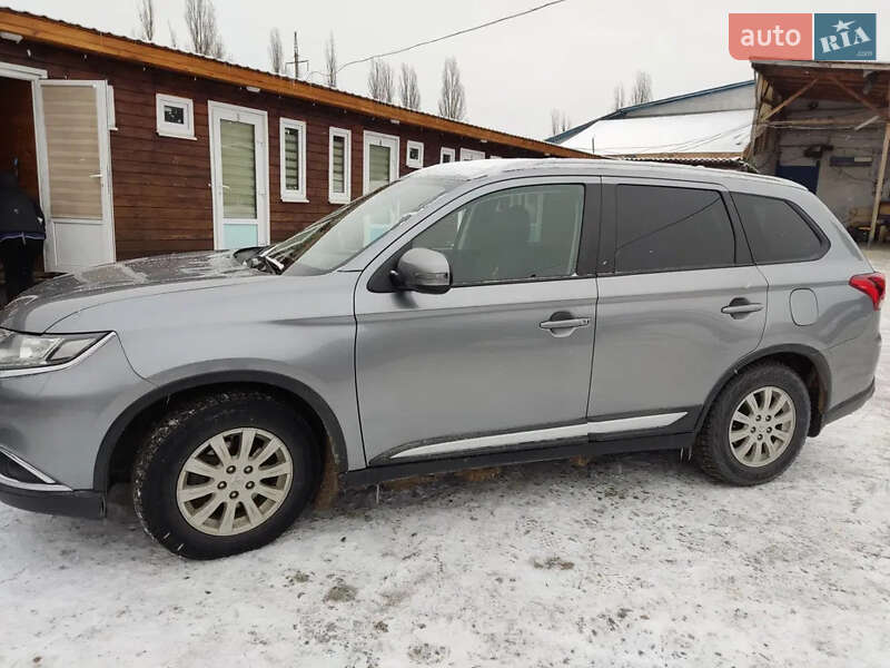 Позашляховик / Кросовер Mitsubishi Outlander 2017 в Шостці