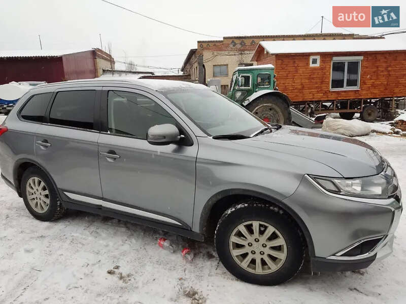Позашляховик / Кросовер Mitsubishi Outlander 2017 в Шостці